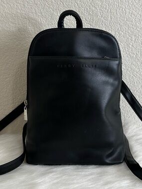 Perry Ellis Vintage Black Leather Zip Around Backpack